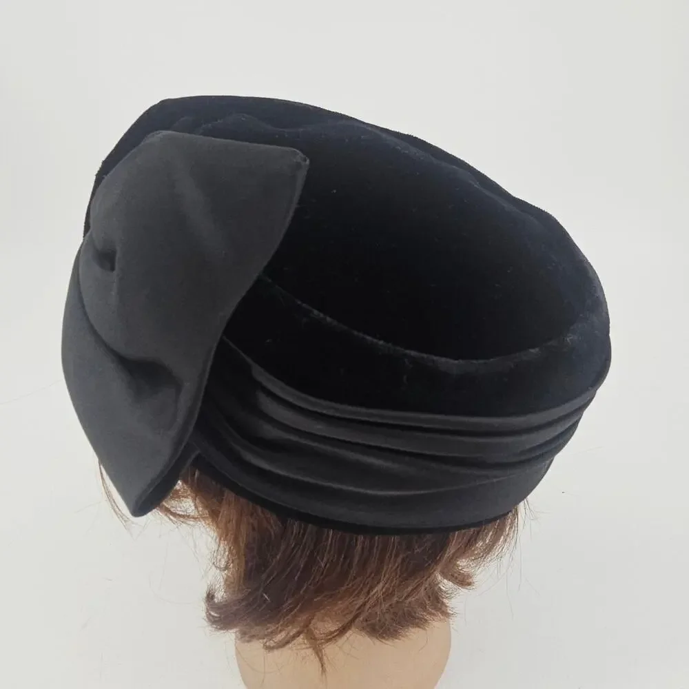 Vintage 1940s - 1950s Black Velvet Satin Bow Church Wedding Pillbox Hat Jackie-O - Picture 4 of 11